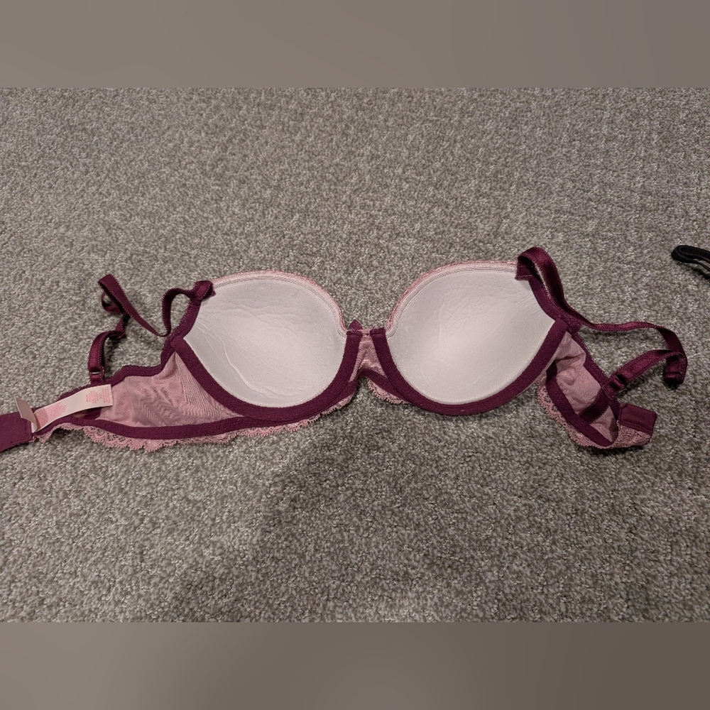 3 Victoria Secret Bras 32C - Picture 2 of 7